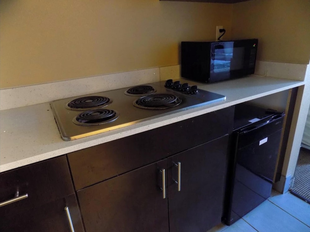 Moulton Inn & Suites By OYO Near Shiner TX - photo 28
