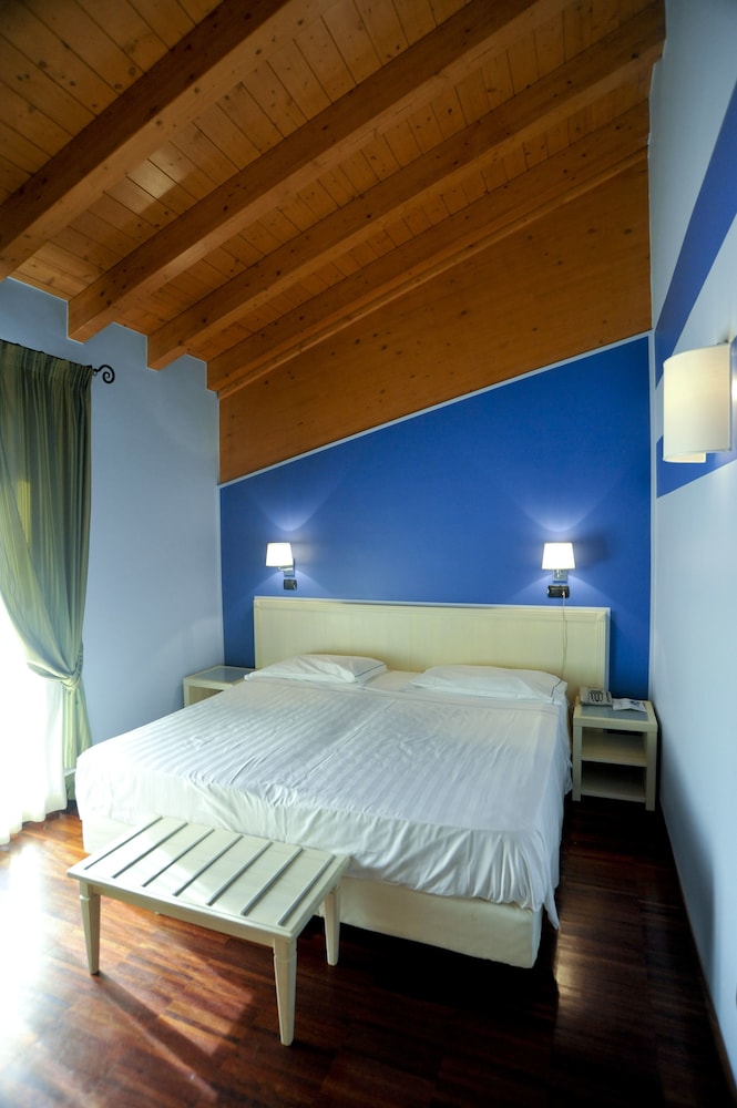 Hotel Ristorante Vecchia Riva — Varese