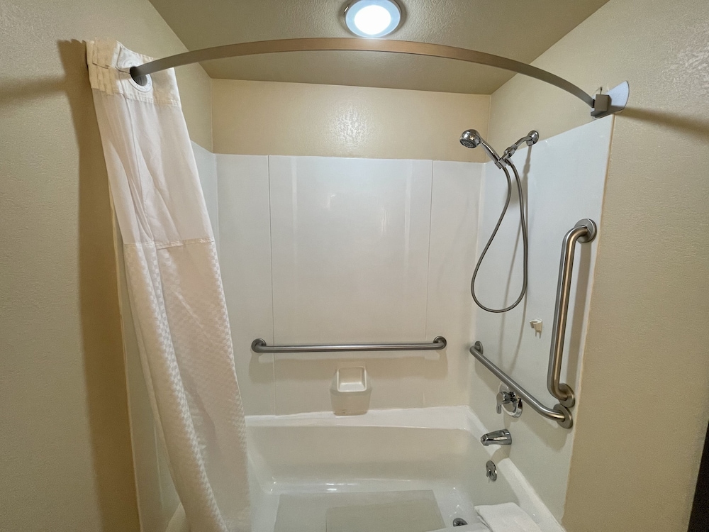 Super 8 by Wyndham Macon - photo 16