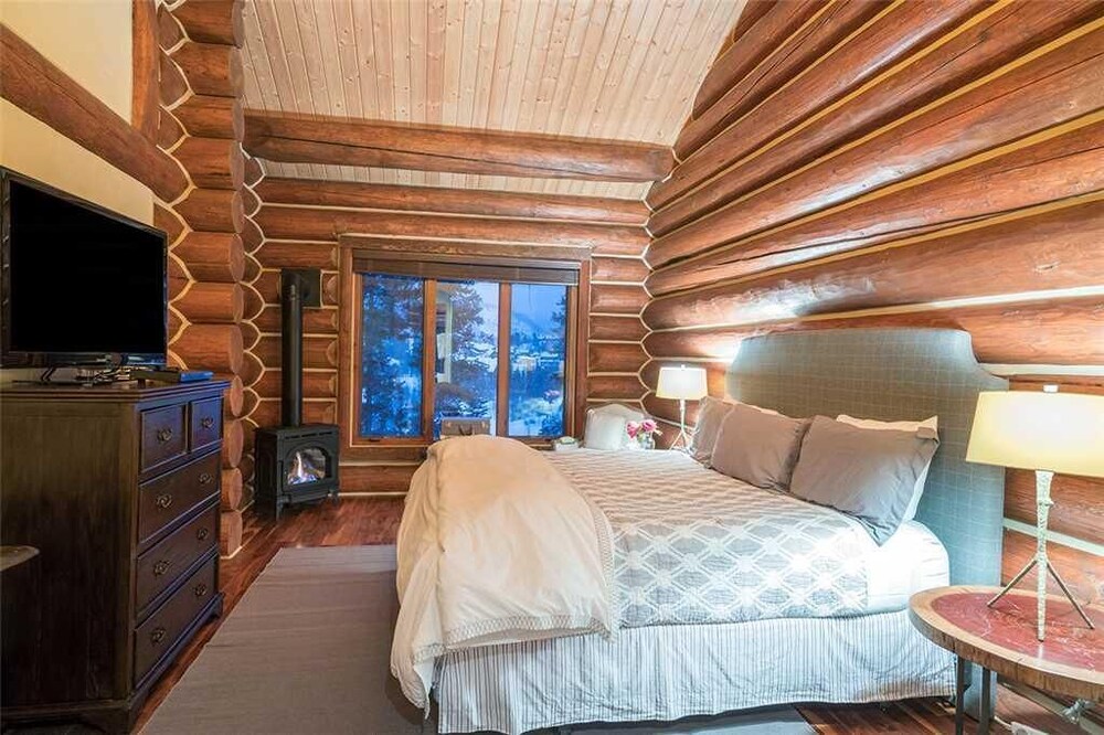 Prospect Falls by Exceptional Stays - photo 6