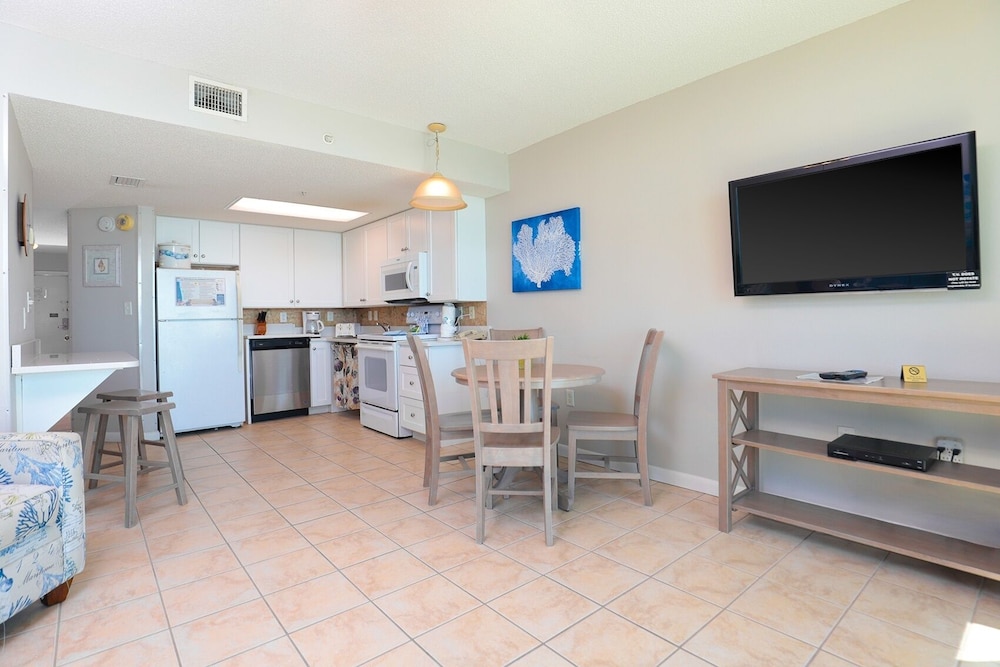 Phoenix All Suites West Hotel 402 1 Bedroom Condo by Redawning - photo 18