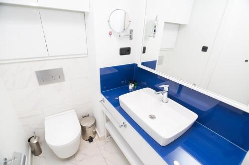 Sunny Apartment In Orbi C Block
