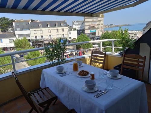 Duplex Vue Mer Grande Plage Coeur Cente Ville in Quiberon, France