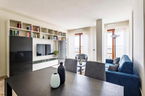 Ampio trilocale panoramico ad Arco della Pace — 4-Star Luxury Hotel in Milan, Italy
