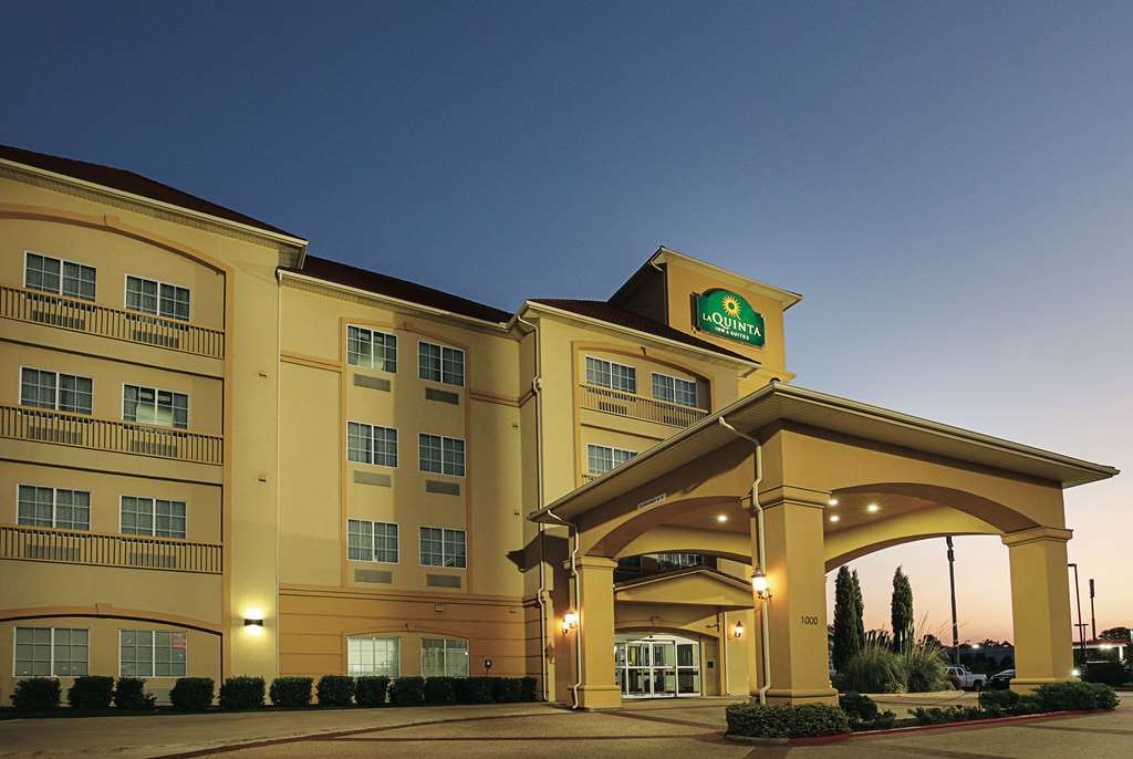 La Quinta Inn & Suites by Wyndham Dallas Hutchins - featured photo