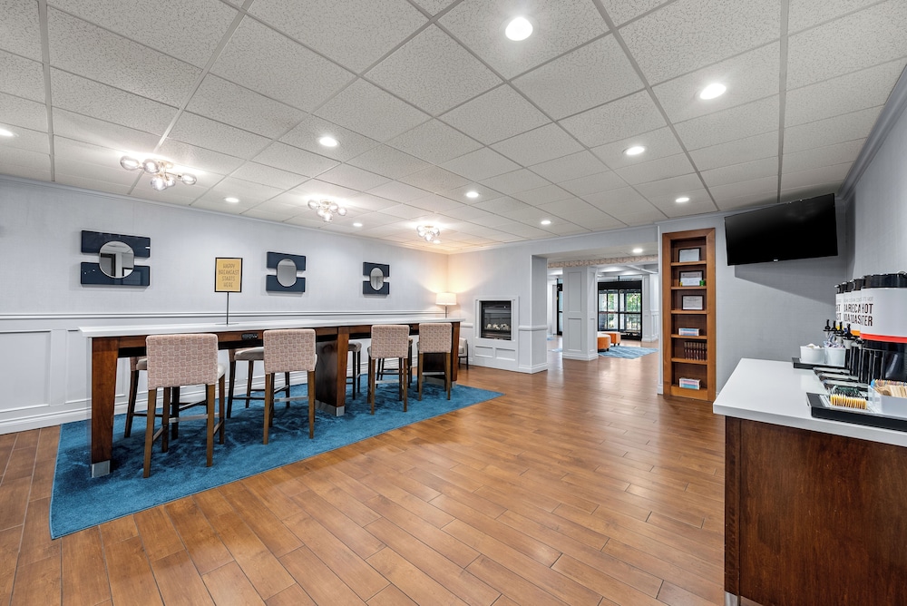 Hampton Inn Bordentown - photo 23