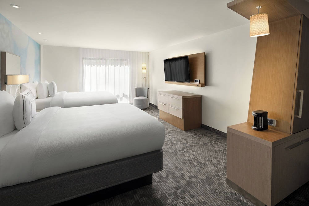 Courtyard By Marriott Seattle Northgate - photo 10