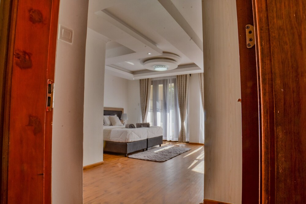 Edmor Residences Riverside