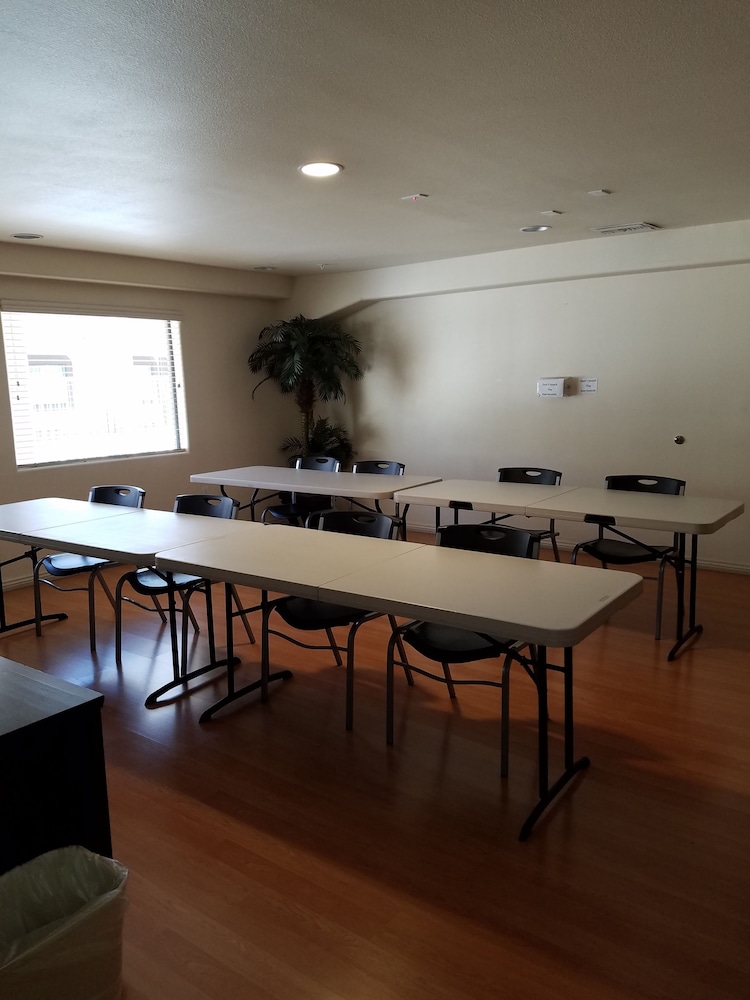 Premier Inns Tolleson - photo 33