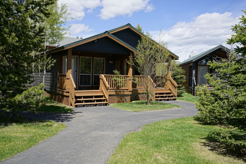 Explorer Cabins At Yellowstone - photo 7