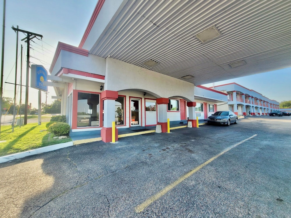 River Forest Inn - photo 22