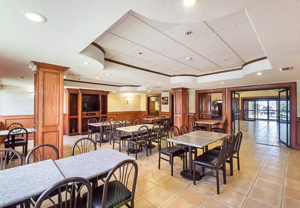 Comfort Inn Near Medical Center - photo 22