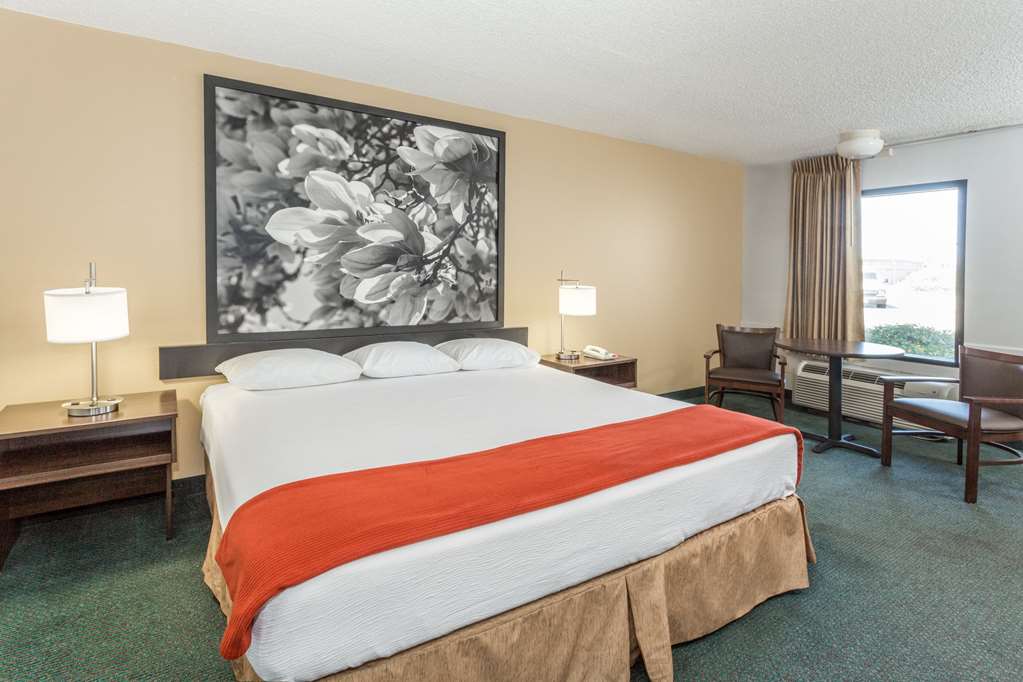 Super 8 by Wyndham Adel - photo 12