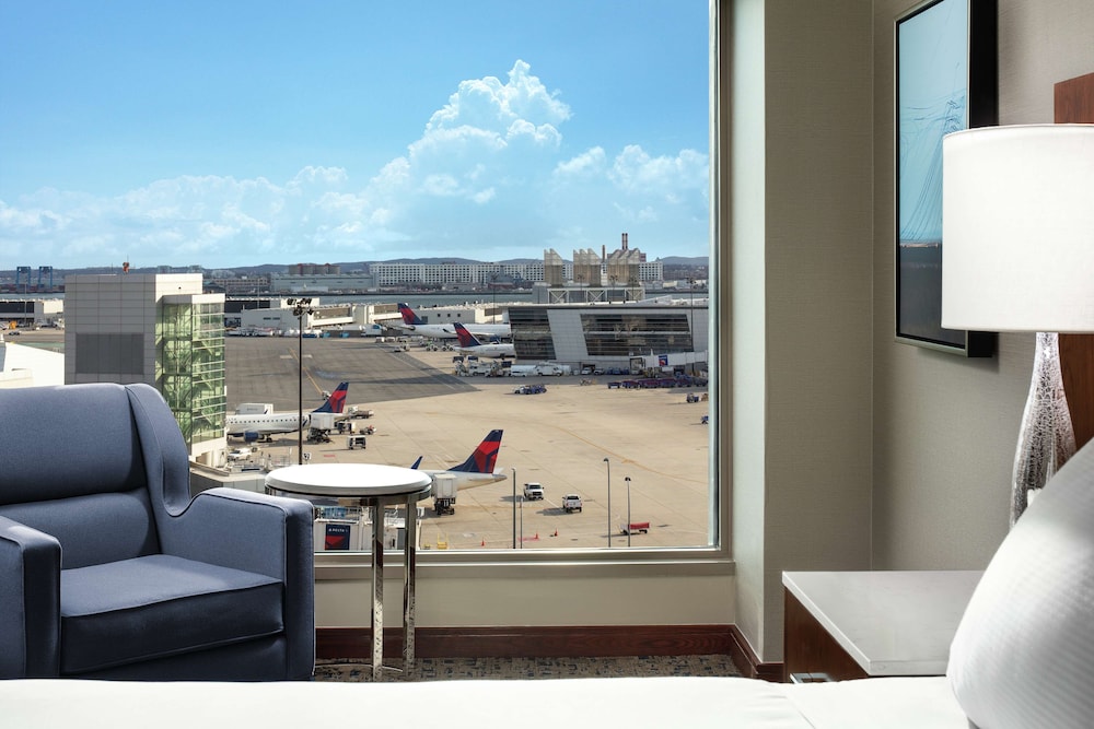 Hilton Boston Logan Airport - photo 30