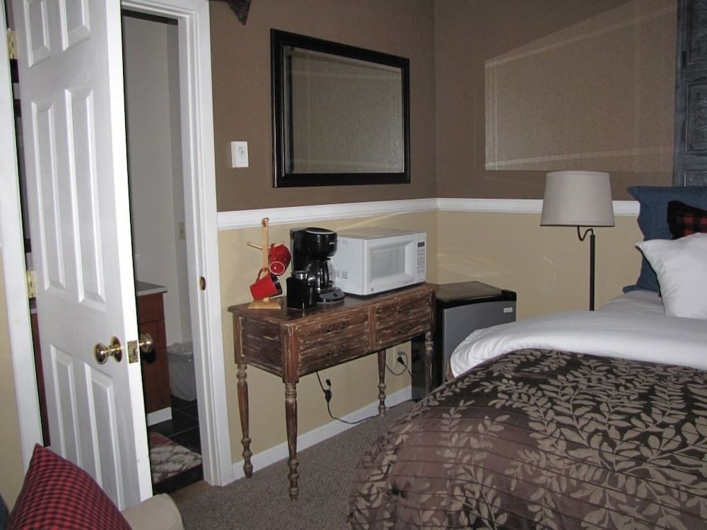 White House Inn on the Waterfront - photo 19