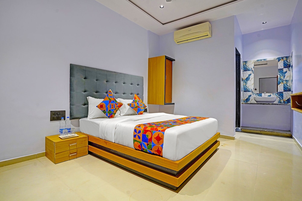 Fabhotel Nidhivan Palace in Surat, India