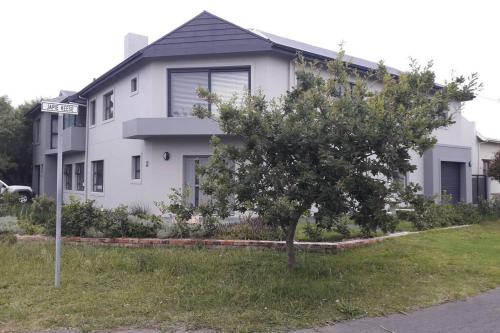 Moondust near the ocean food and wine in Hermanus, South Africa