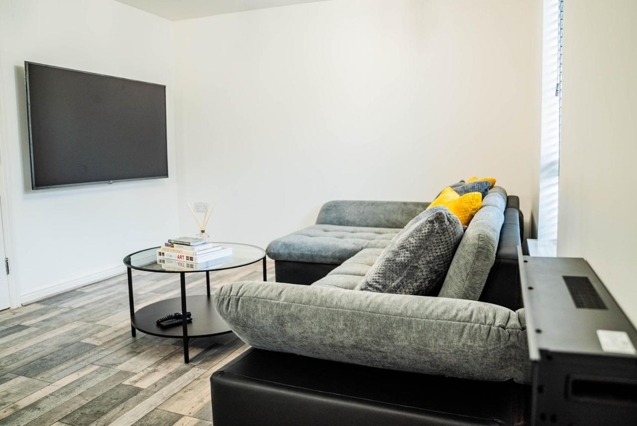 Jb Apartments Fully Equiped Ground Floor Apartment — 4-Star Luxury Hotel in London, United Kingdom