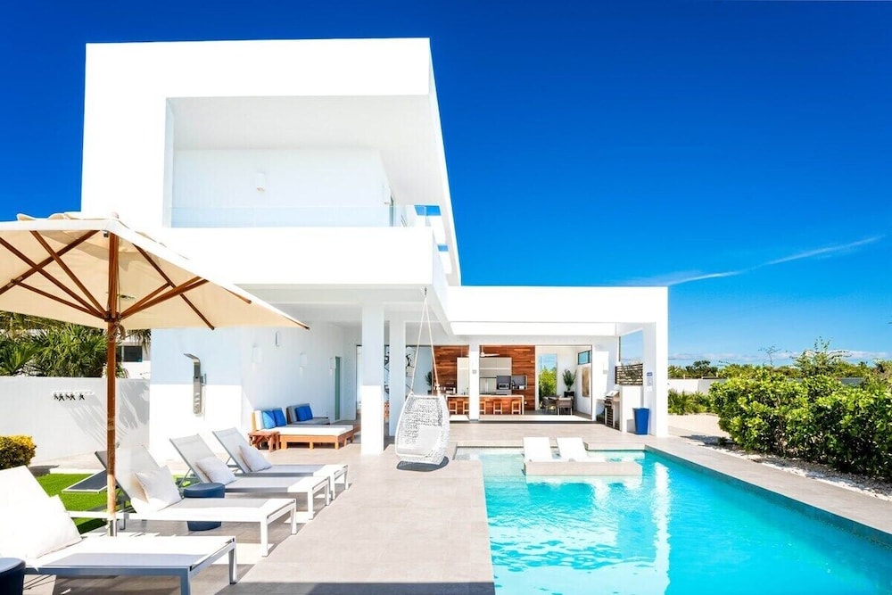 Luxury 3bdr Villa Oceanview Hotel Amenities v4 in Providenciales, Turks and Caicos Islands