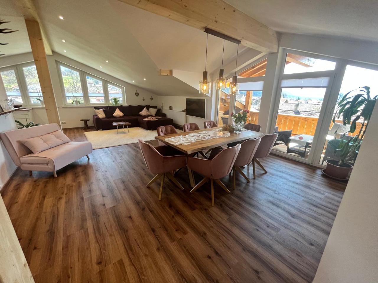 Ferienwohnung Lory mit Schlossblick — 4-Star Luxury Hotel in Halblech, Germany