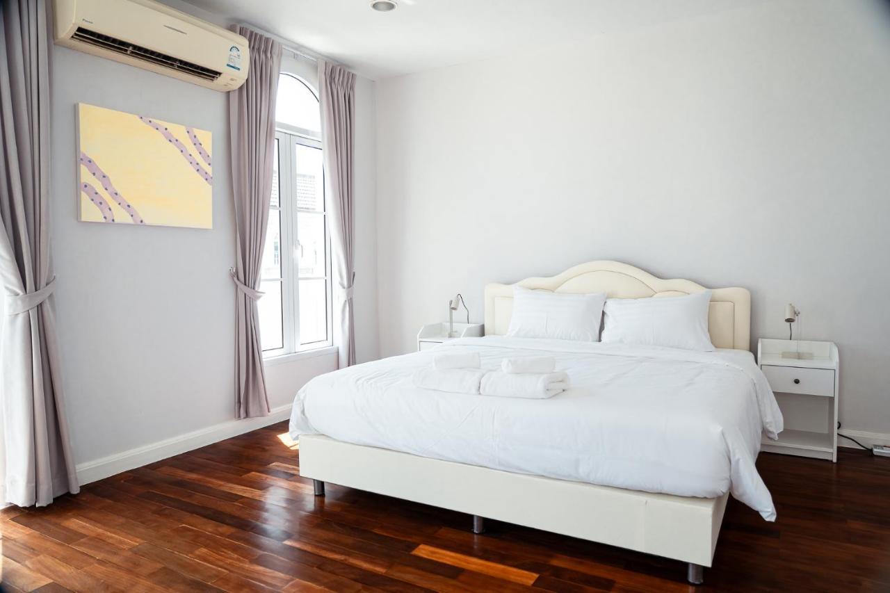 3 Bedroom Spacious Home in Downtown Bangkok Near MRT BTS Asok Station