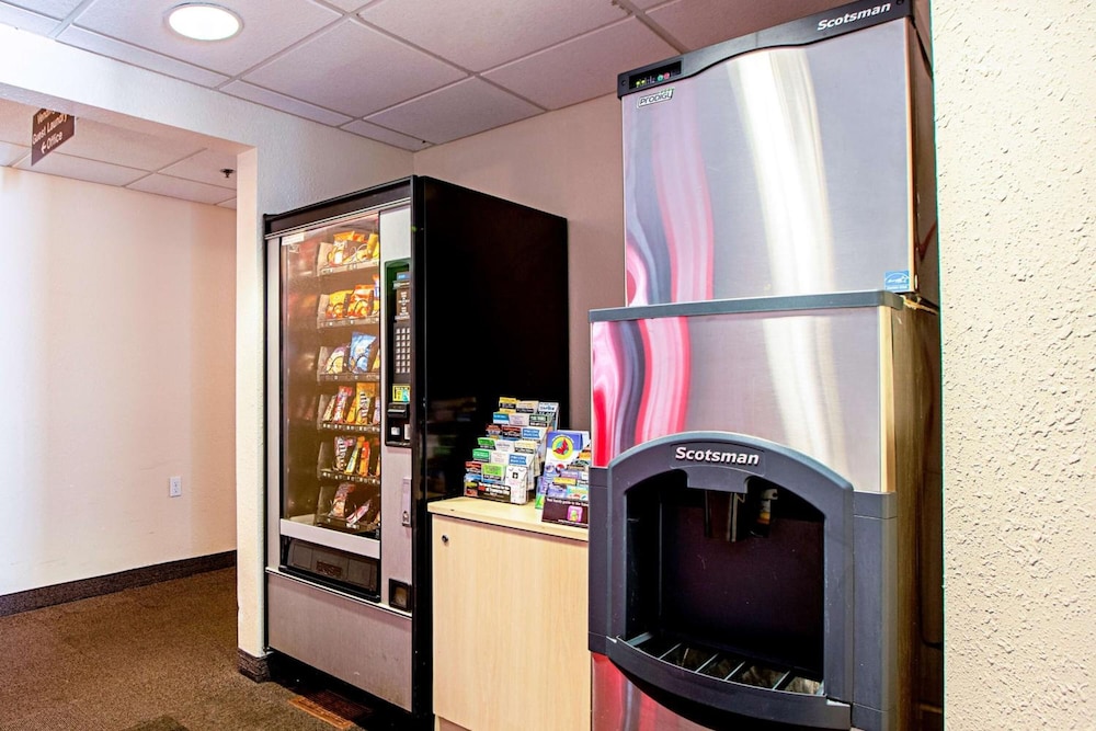 Seasons Inn Traverse City - photo 28