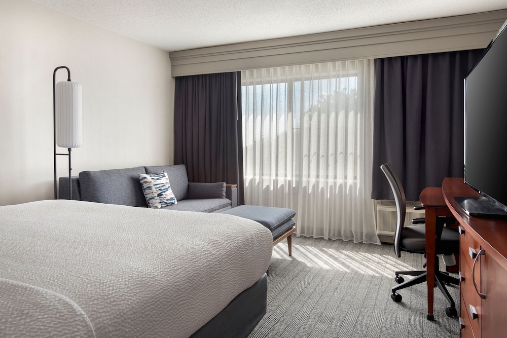 Courtyard by Marriott Philadelphia Plymouth Meeting - photo 9