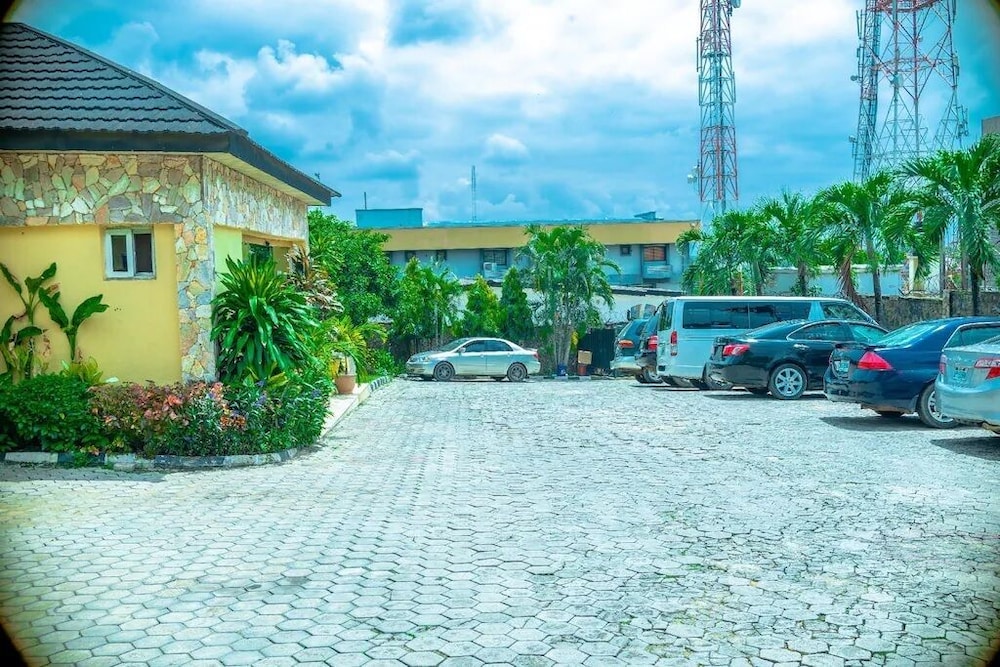 CheckInn Signature Abuja — hotel near Ibadan Airport