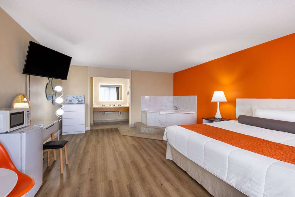 Howard Johnson Hotel & Conference Center by Wyndham Salem - photo 20