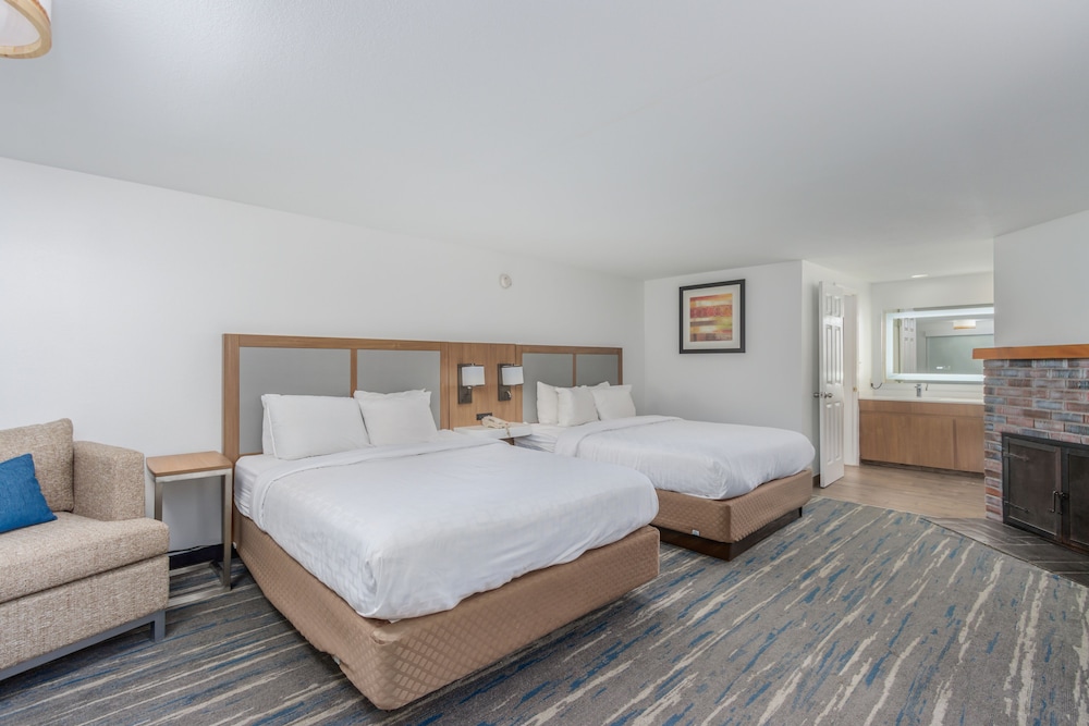 Crossroads Inn & Suites - photo 23