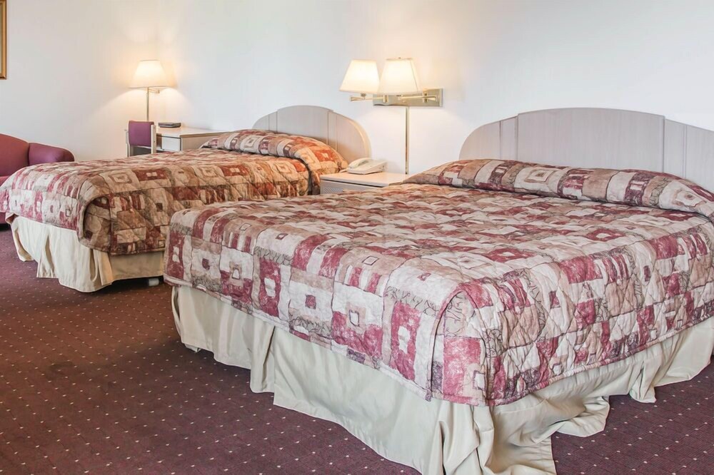 Econo Lodge Central - photo 7