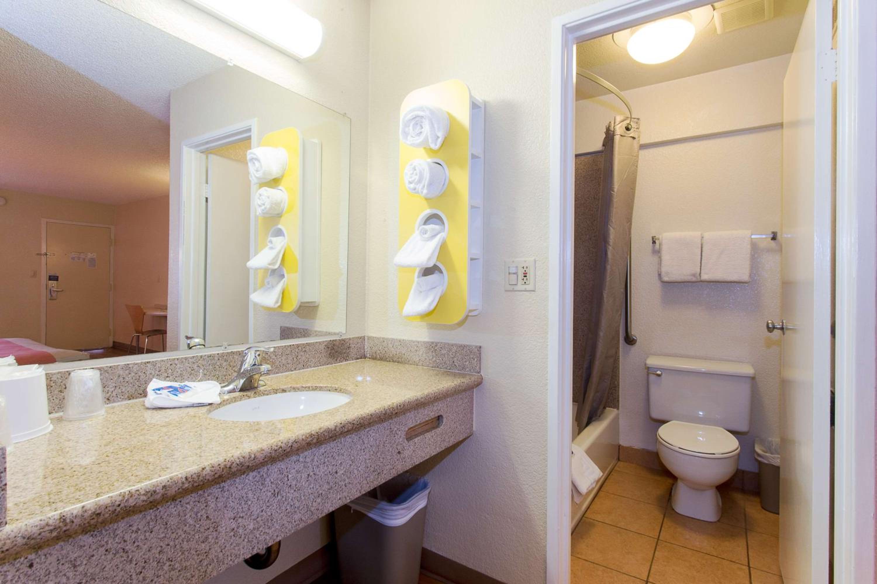 Cathedral Hill Hotel - photo 23