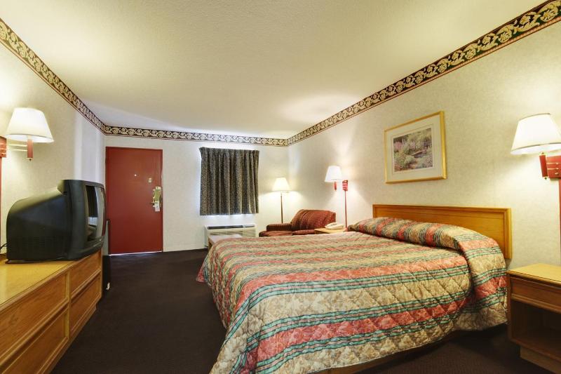Americas Best Value Inn & Suites Macon at Eisenhower Pkwy - photo 12