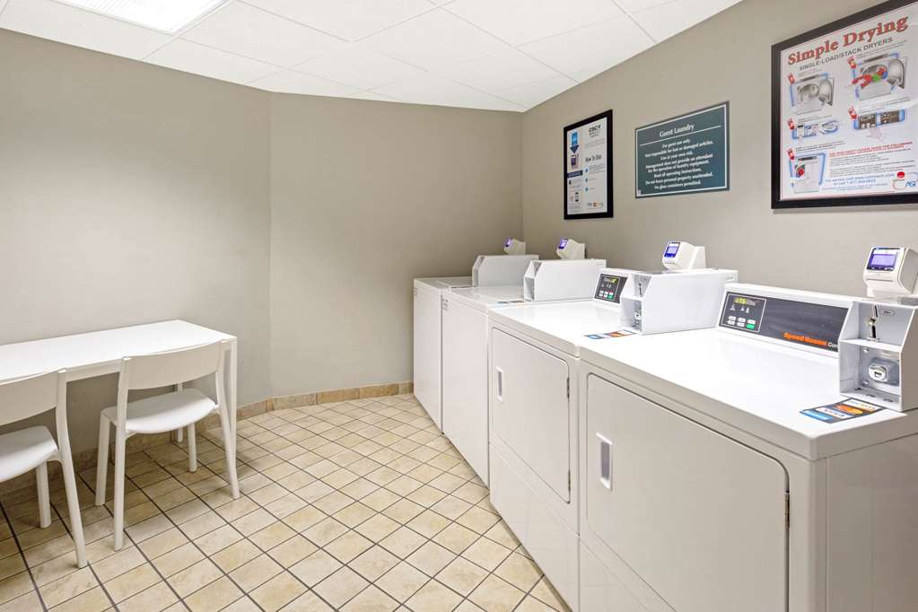 La Quinta Inn & Suites by Wyndham Miami Airport East - photo 62