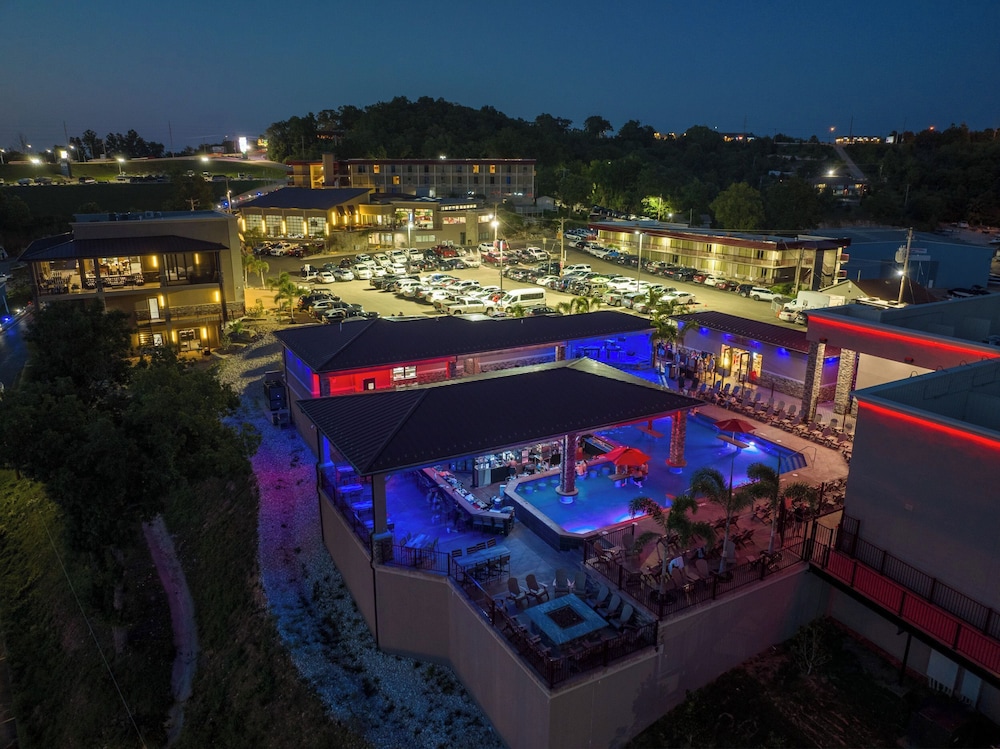 The Resort at Lake of the Ozarks - photo 2