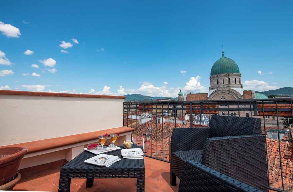 Pilastri Terrace by Mamo Florence — 4-Star Luxury Hotel in Florence, Italy