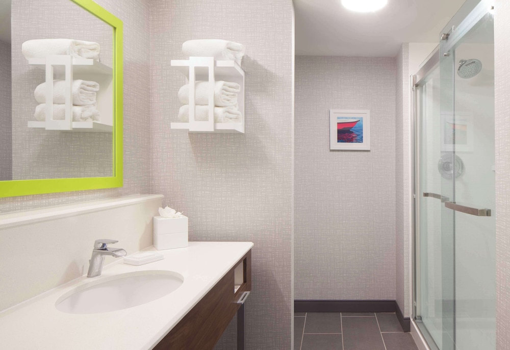 Hampton Inn Ogallala - photo 13