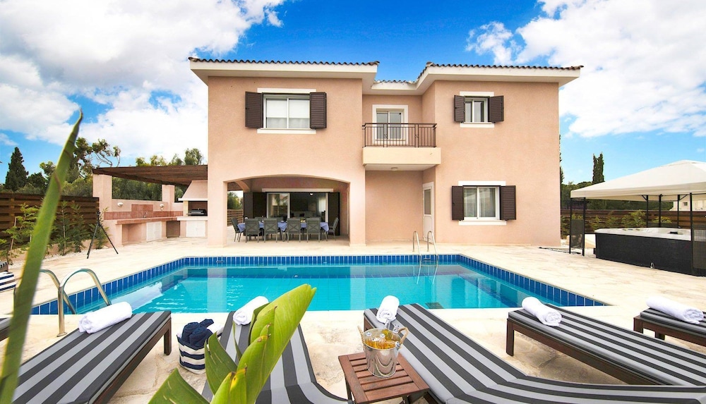 Villa Isla — 4-Star Luxury Hotel in Pegeia, Cyprus