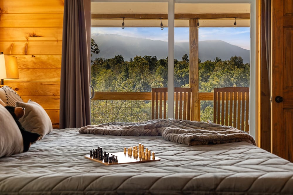 Tranquil Mountain Getaway By Ghosal Luxury Lodging - photo 9