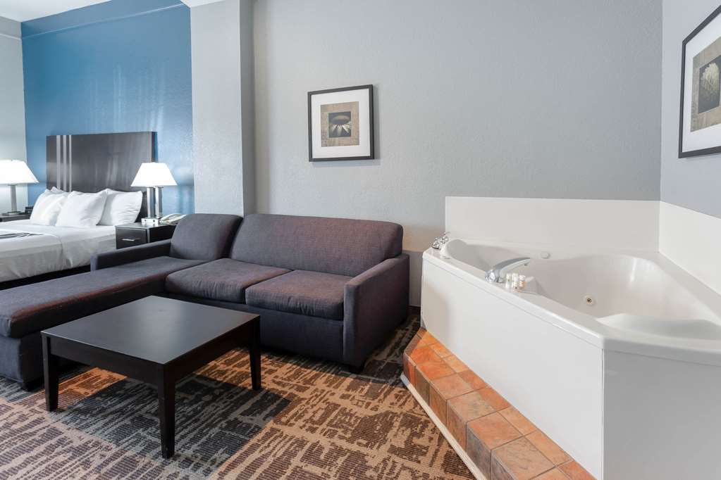 La Quinta Inn & Suites by Wyndham Kerrville - photo 29
