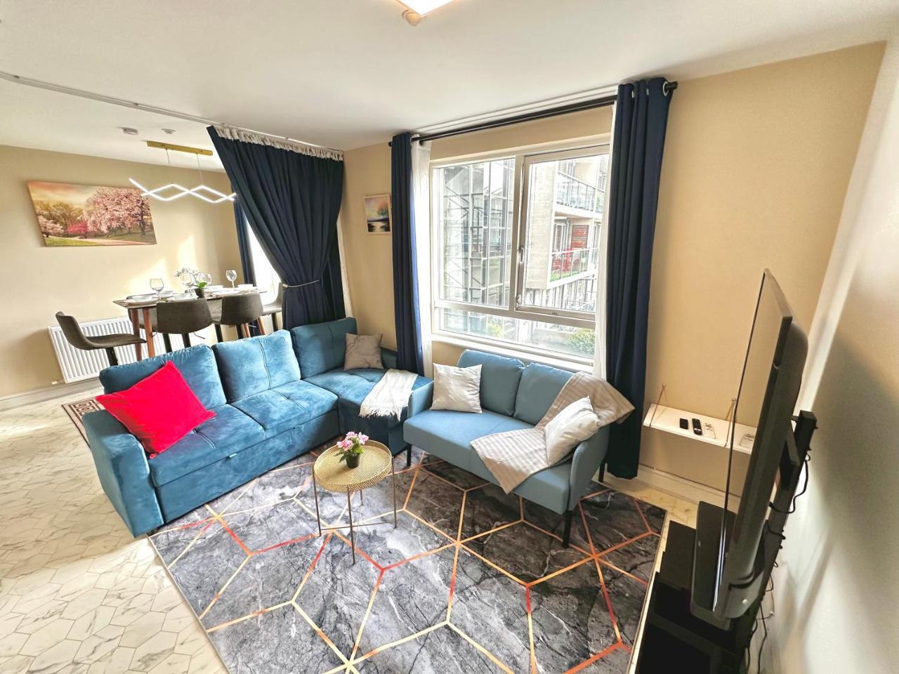 Stylish 2 Bedroom Modern Apt 15 mins to Airport DCU City Centre — 4-Star Luxury Hotel in Dublin, Republic of Ireland