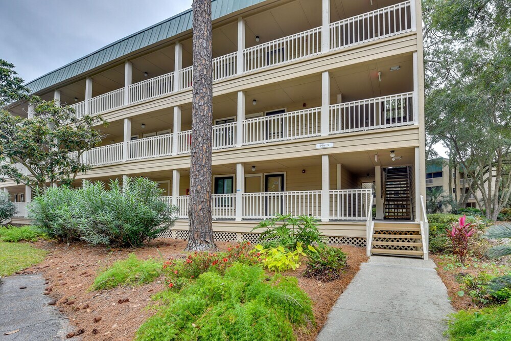 Pool Access and Balcony Hilton Head Resort Condo — hotel near Hilton Head Airport