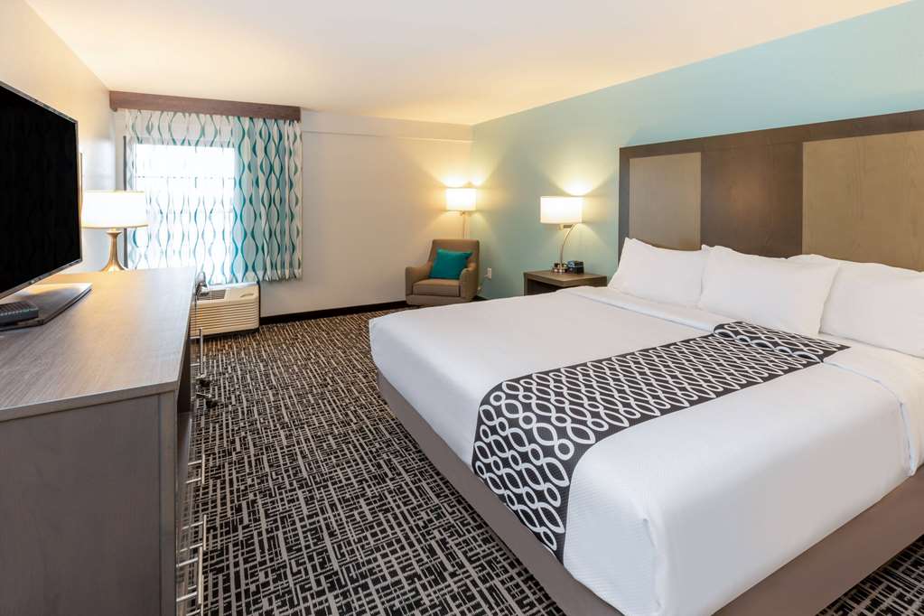 La Quinta Inn and Suites by Wyndham Jonesboro - photo 14