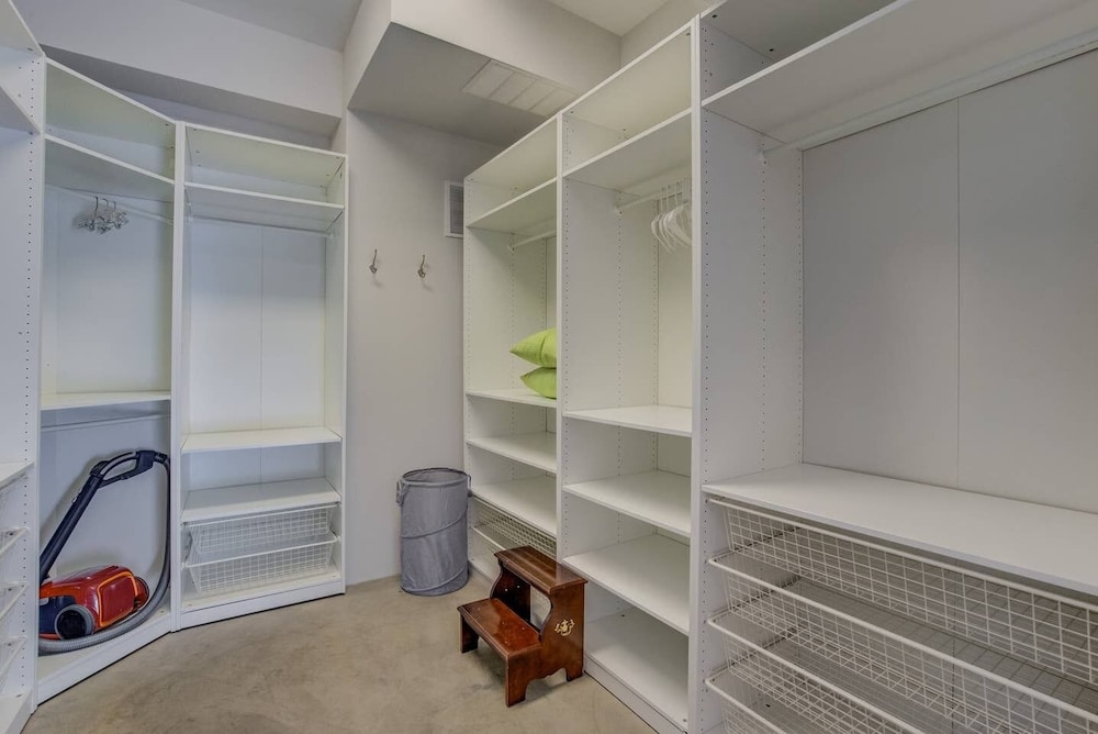 3BR Modern Marveldowntown Customprivate Balcony - photo 7