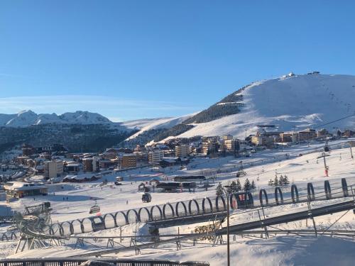 Résidence Phoenix C by Leavetown Vacations — 4-Star Luxury Hotel in Huez, France
