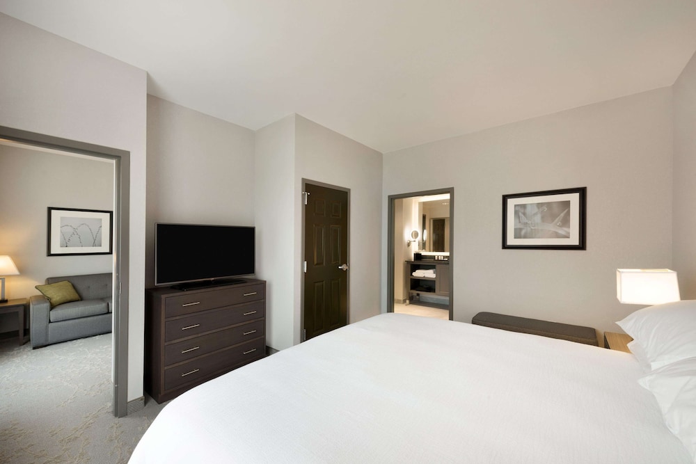 Embassy Suites by Hilton Charlotte Ayrsley - photo 32