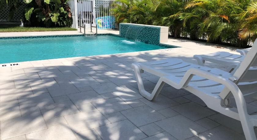 White Horse Motel - carbon neutral hotel in Lake Worth