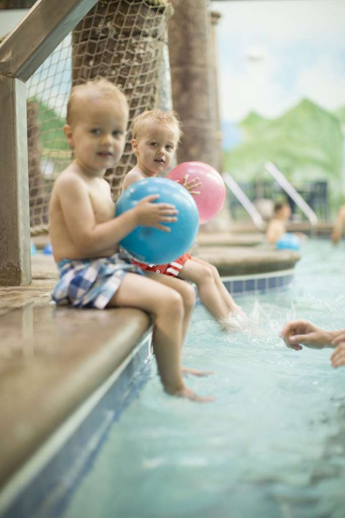 Edgewater Hotel & Waterpark - photo 11