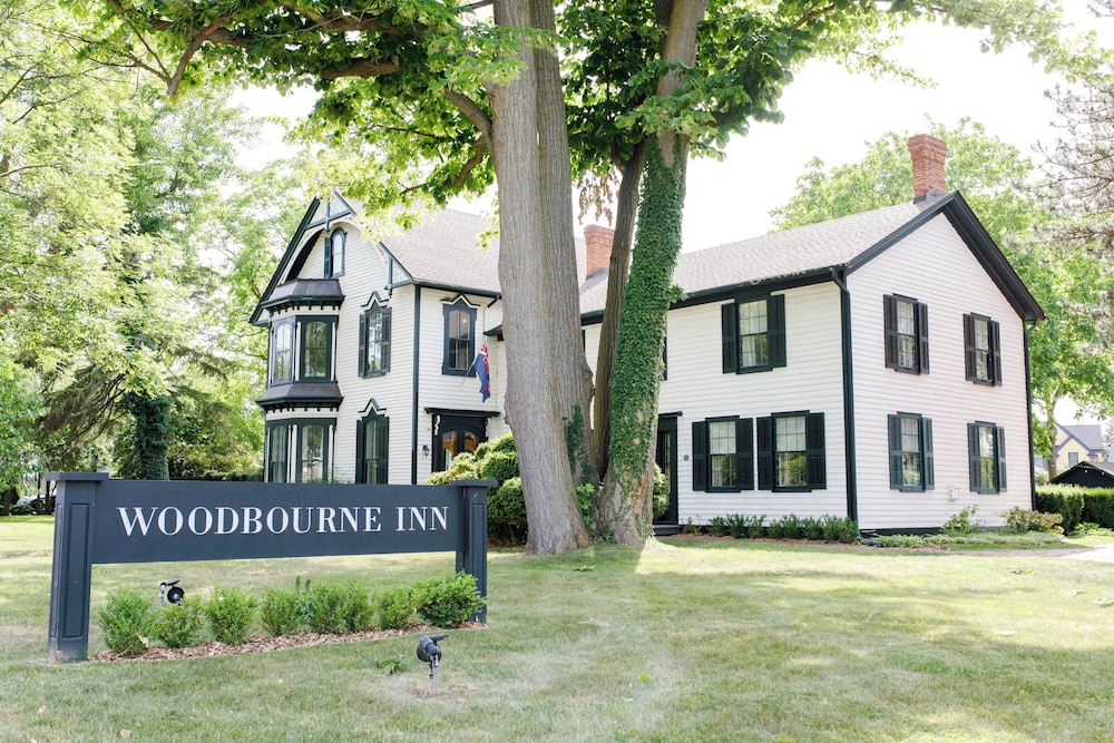 Woodbourne Inn — 4-Star Luxury Hotel in Niagara Falls, Canada