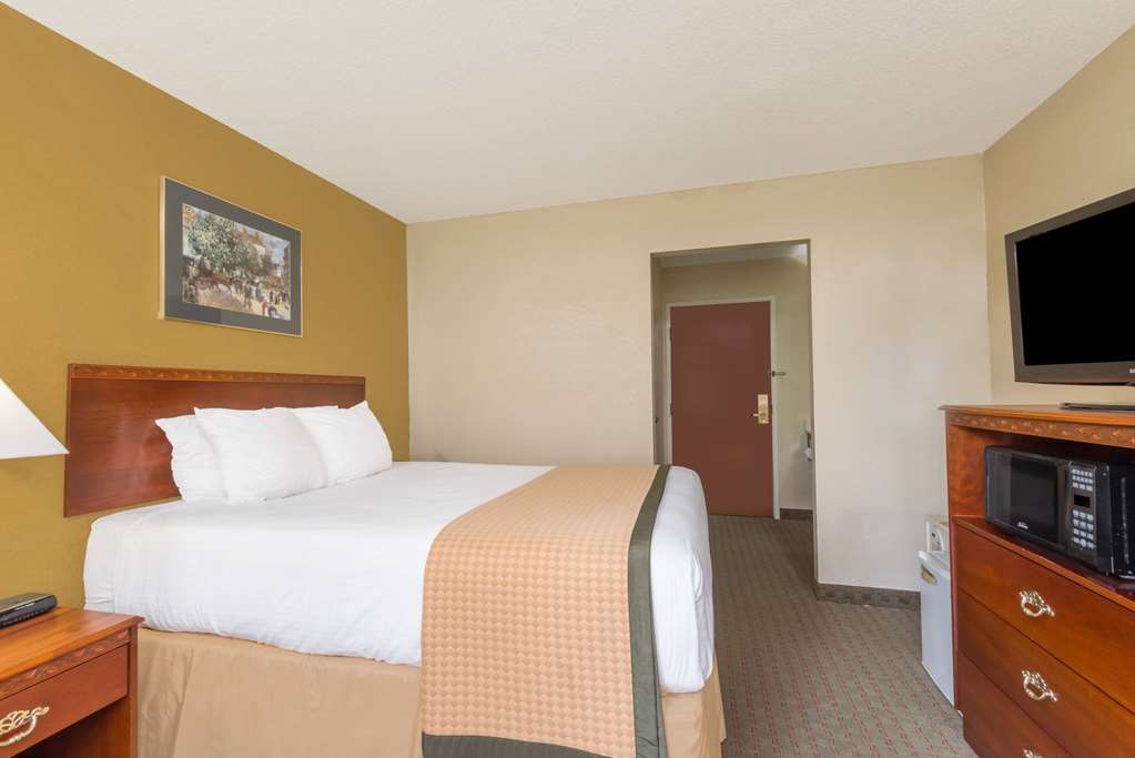 Days Inn by Wyndham Norton - photo 8